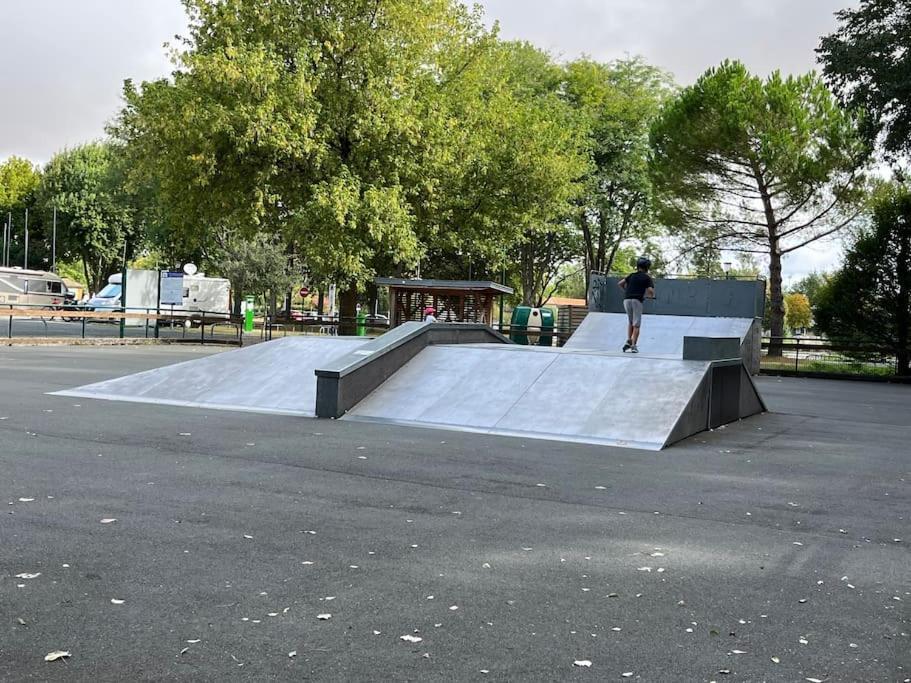 Charmante Charentaise Saint-Jean-dʼAngély Kültér fotó