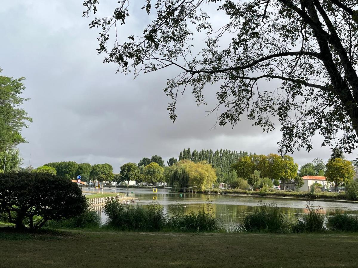 Charmante Charentaise Saint-Jean-dʼAngély Kültér fotó