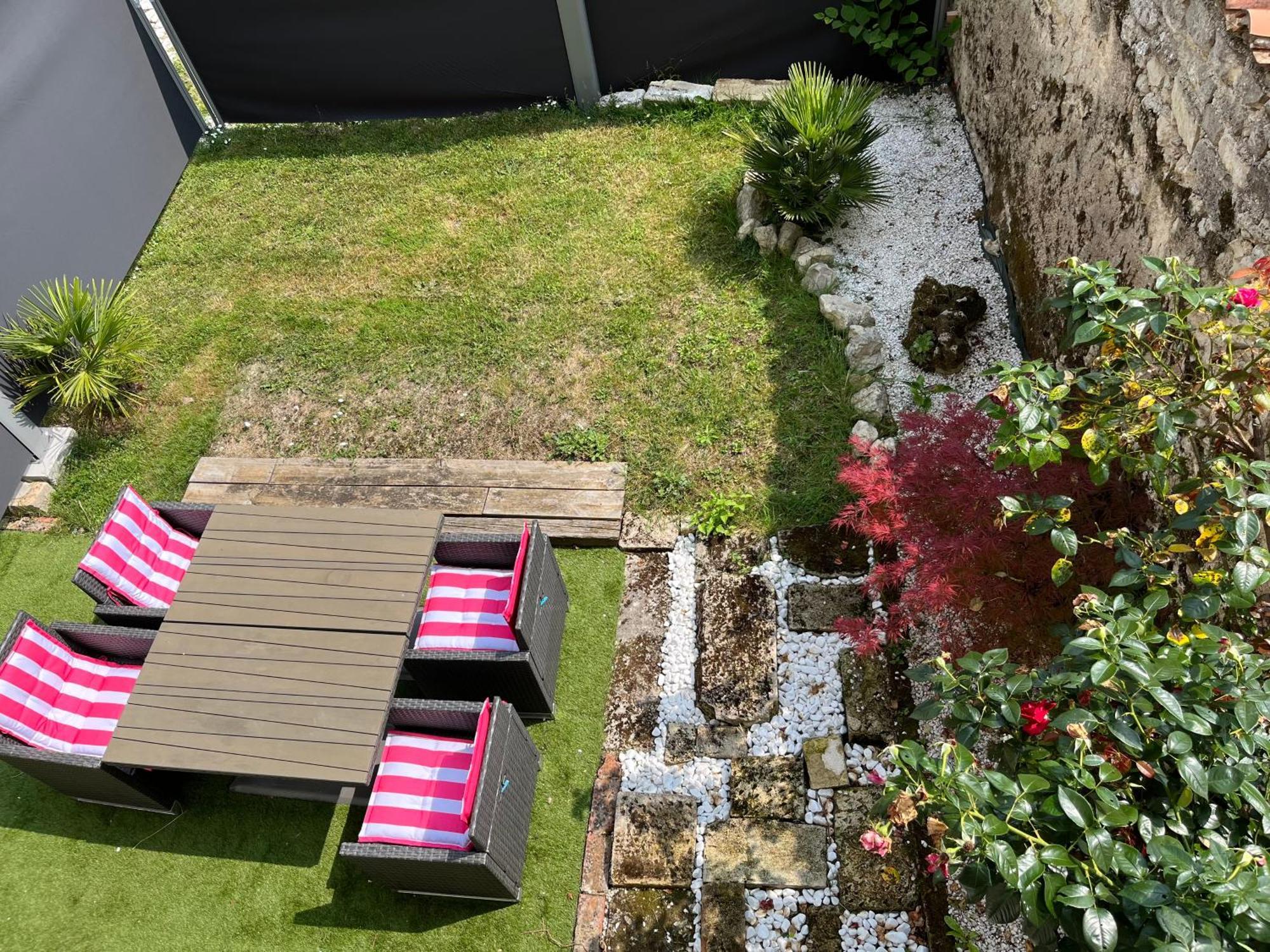 Charmante Charentaise Saint-Jean-dʼAngély Kültér fotó